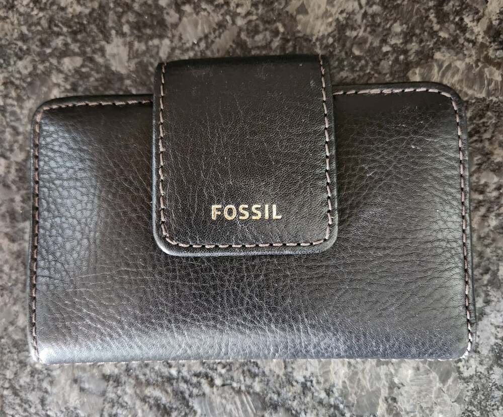 Fossil Madison Tab Multifunction Black Pebbled Leather Wallet